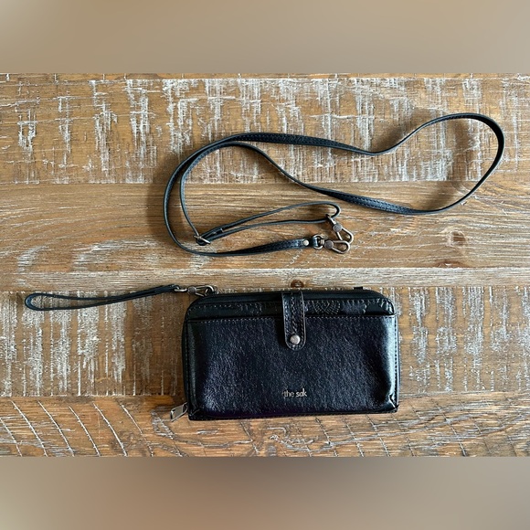 NEW The Sak Black Leather Crossbody/Wristlet Purse with Detachable Straps - Picture 6 of 9